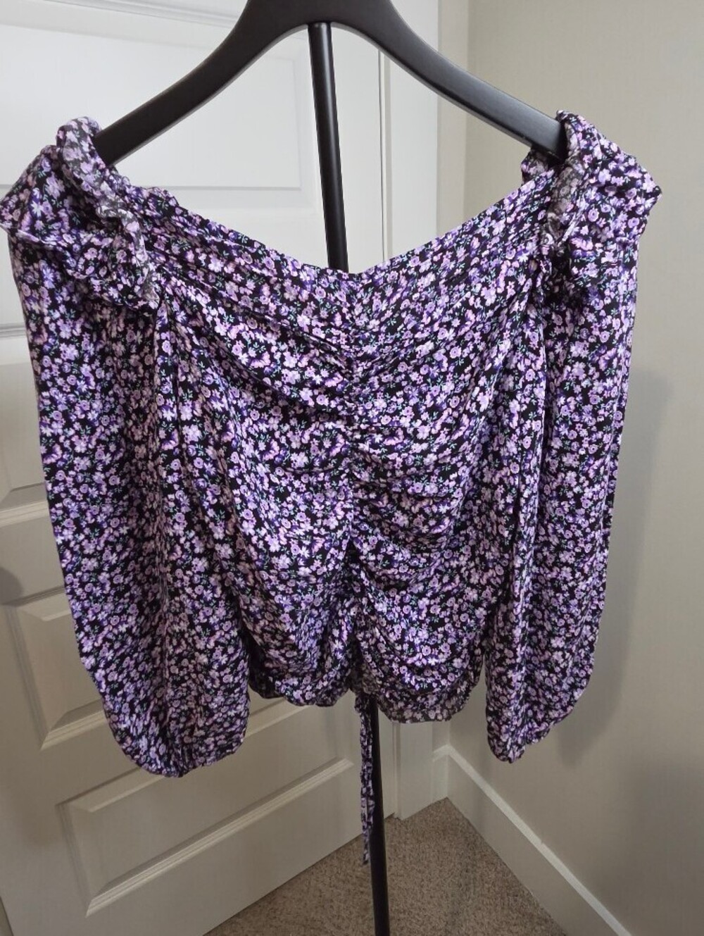 Zara Floral Off-Shoulder Blouse in Purple and Black szL